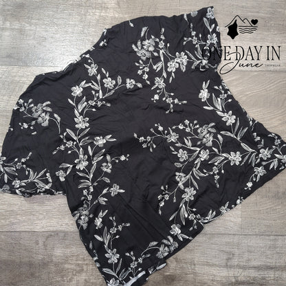 ArtJuly Short Sleeve V Neck Floral Top Size XL