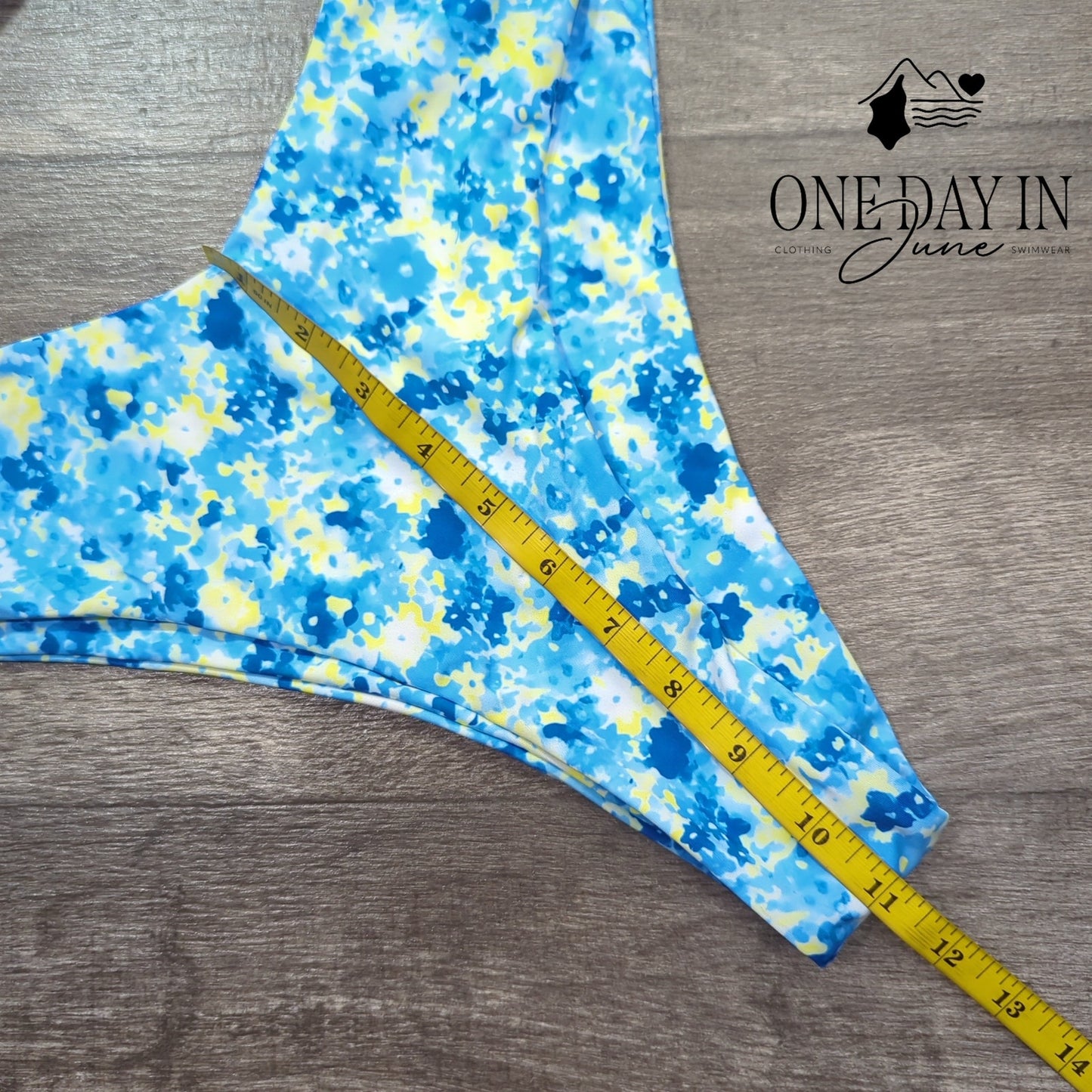 CharmLeaks High Cut Cheeky Knot Front Bikini Swimsuit Size M