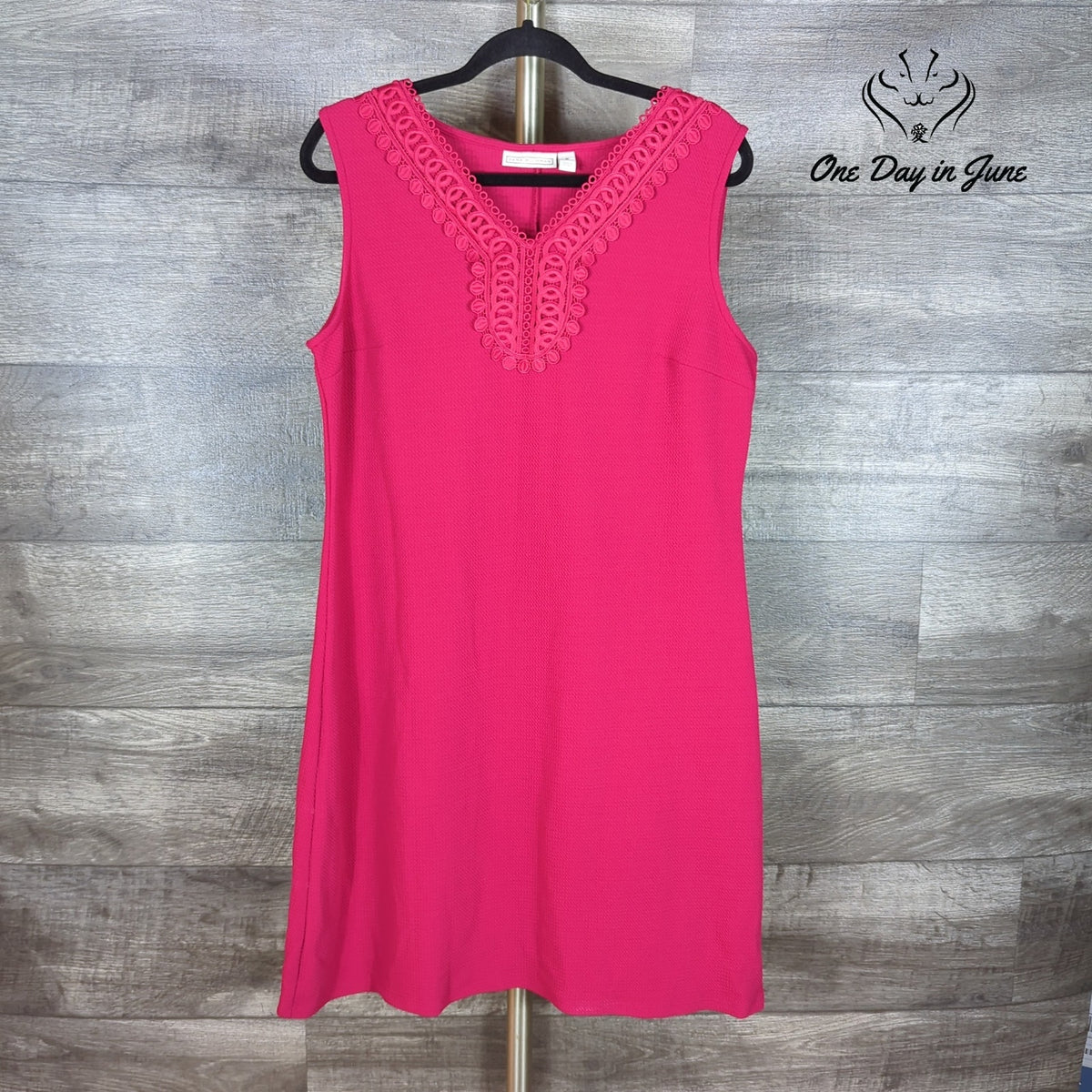 Dana Buchman Sleeveless Shift Dress Fashion Red Crochet V Neck NWT Size M