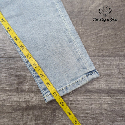 Arizona Jean Co. Juniors High Rise Distressed Skinny Jeans Light Wash NWT Size 9
