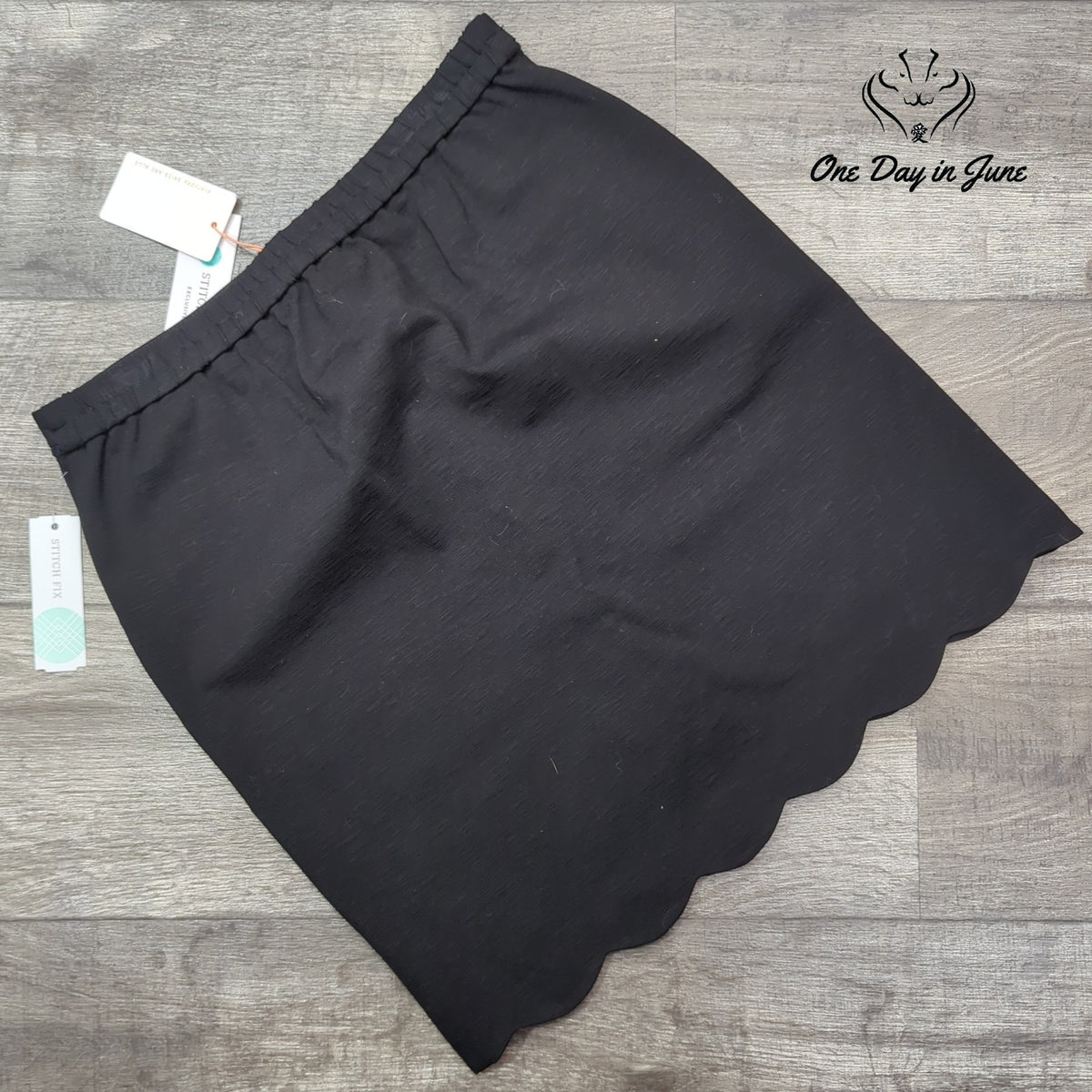 Skies Are Blue Berenice Scallop Hem Pencil Skirt Black NWT Size L