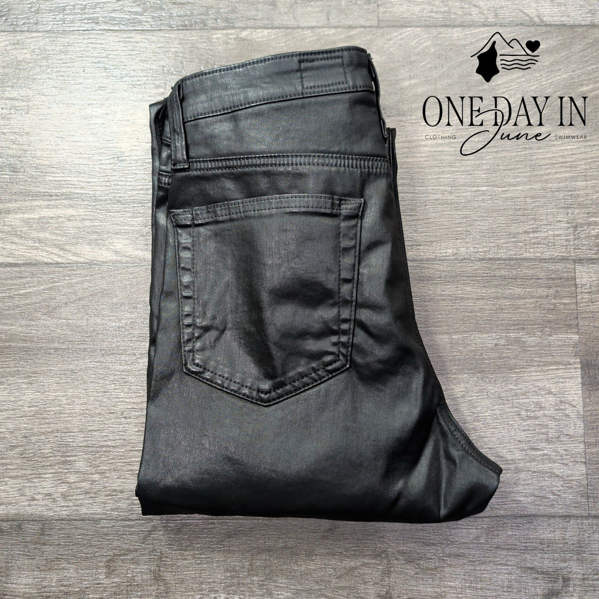 AG Adriano Goldschmied Coated Straight Leg Jeans Black NWT $215 Size 4 (27)