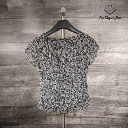 Jones Wear Embroidered Short Sleeve Top Size 4