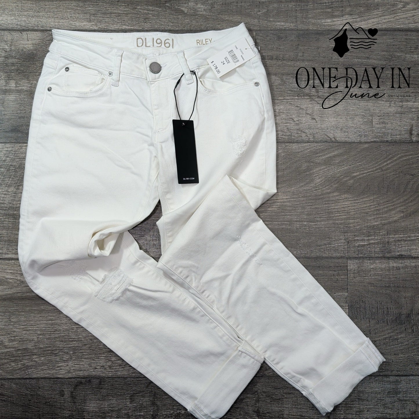 DL1961 Riley Boyfriend Distressed Jeans Mania White NWT Size 00 (24)