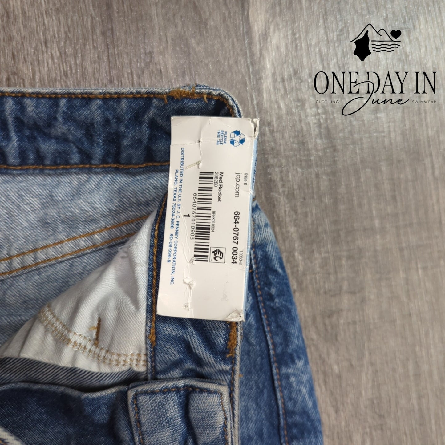 Arizona Jean Co. Hi Rise Distressed Jeans Size 1