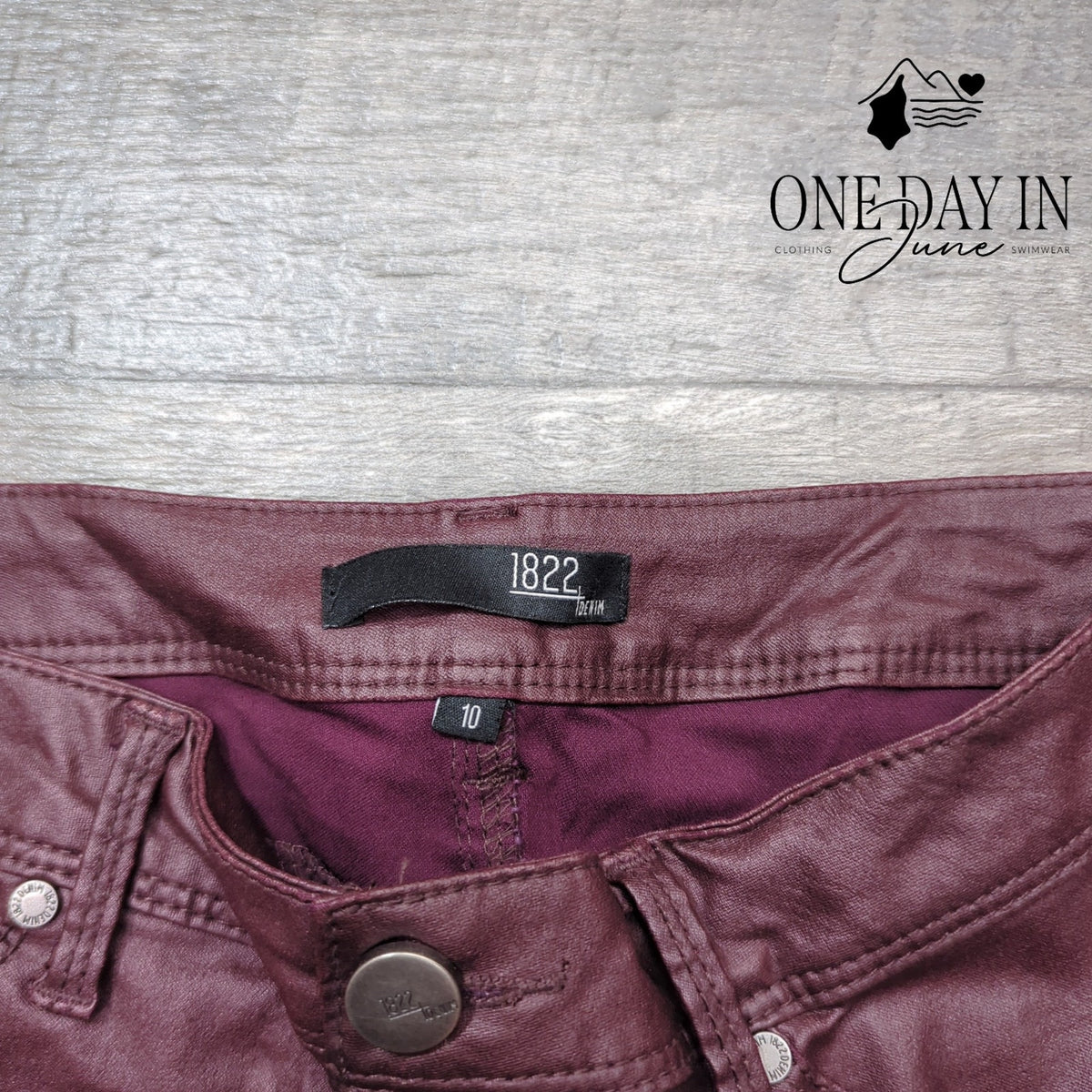 1822 Denim Coated Skinny Jeggings Burgundy Lace Up Ankle Pants Size 10