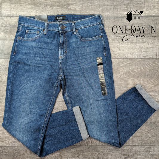 Banana Republic Girlfriend Crop Jeans Medium Wash Cuffed NWT $70 Size 6 (28)