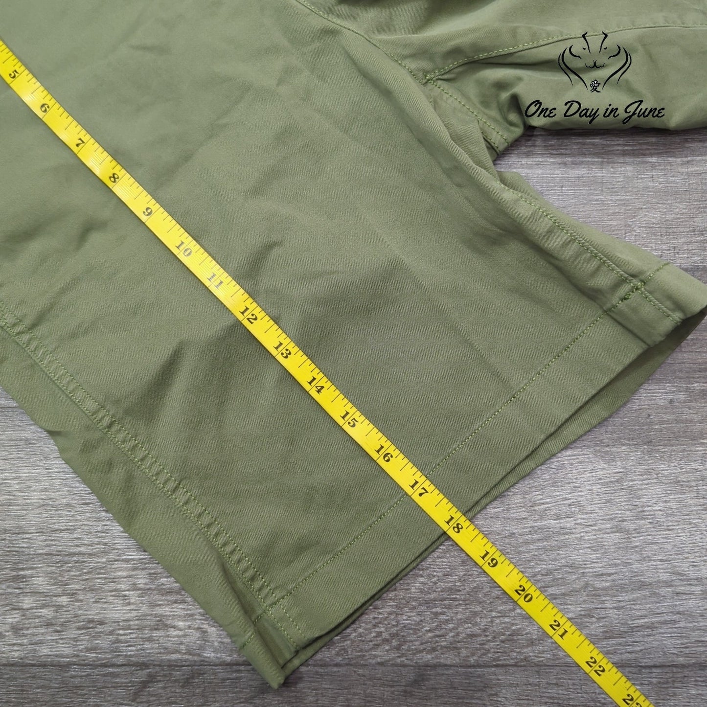 Gap 7" Downtown Khaki Short Size 10