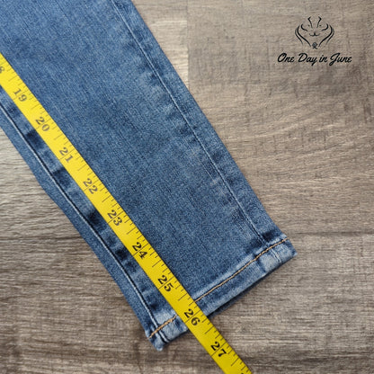 American Eagle Outfitters Super High Rise Jegging Short Medium Wash NWT Size 23