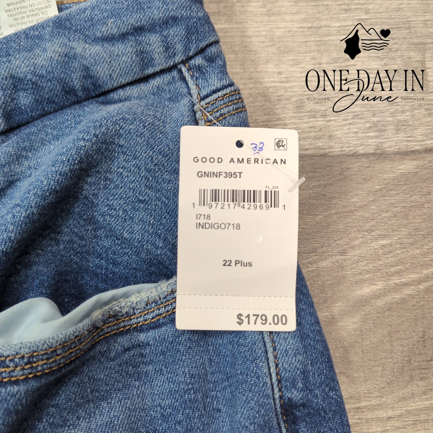 Good American Good 90s Relaxed Jeans Plus Raw Hem Indigo NWT Size 22