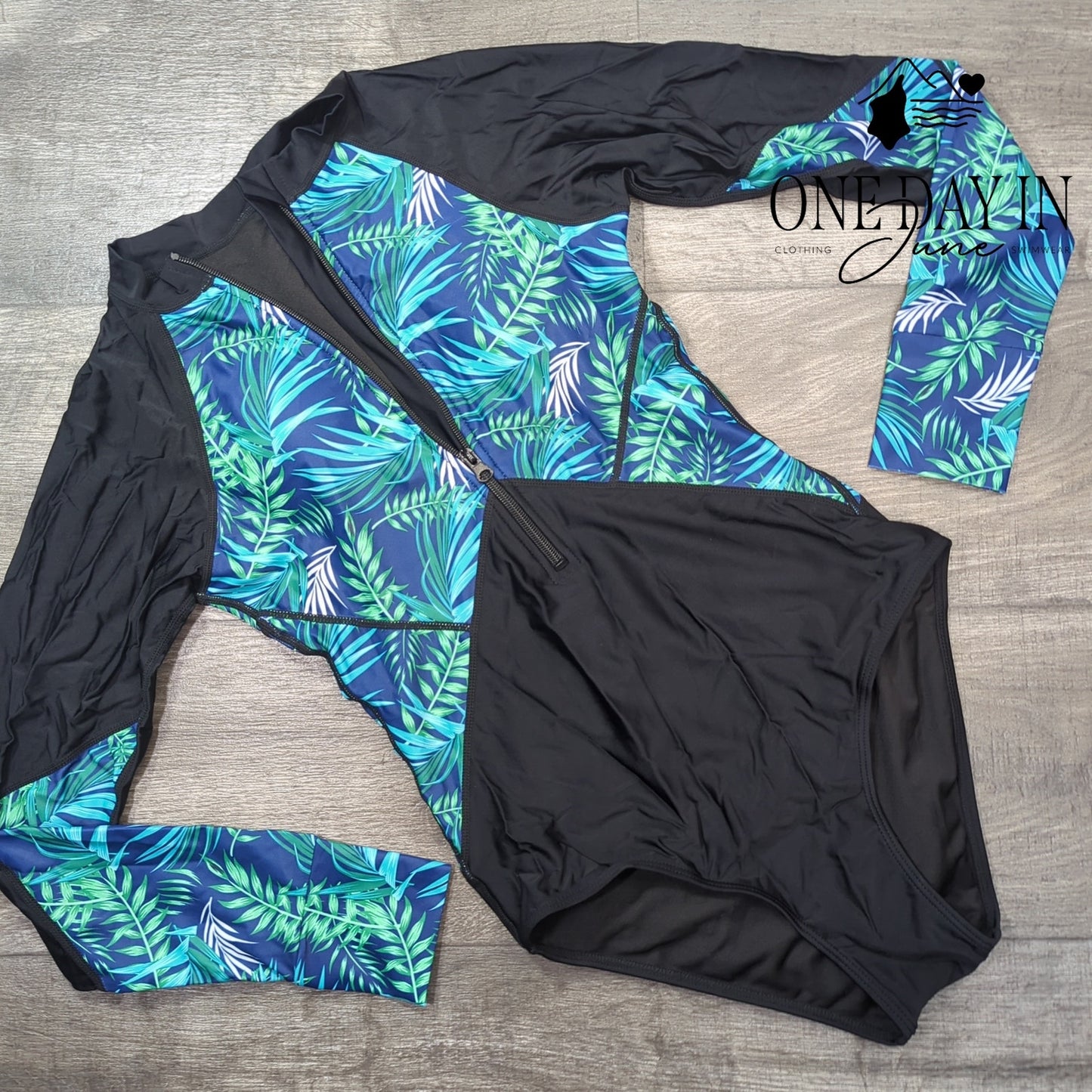 Adisputent Long Sleeve Rash Guard One Piece Swimsuit Size S