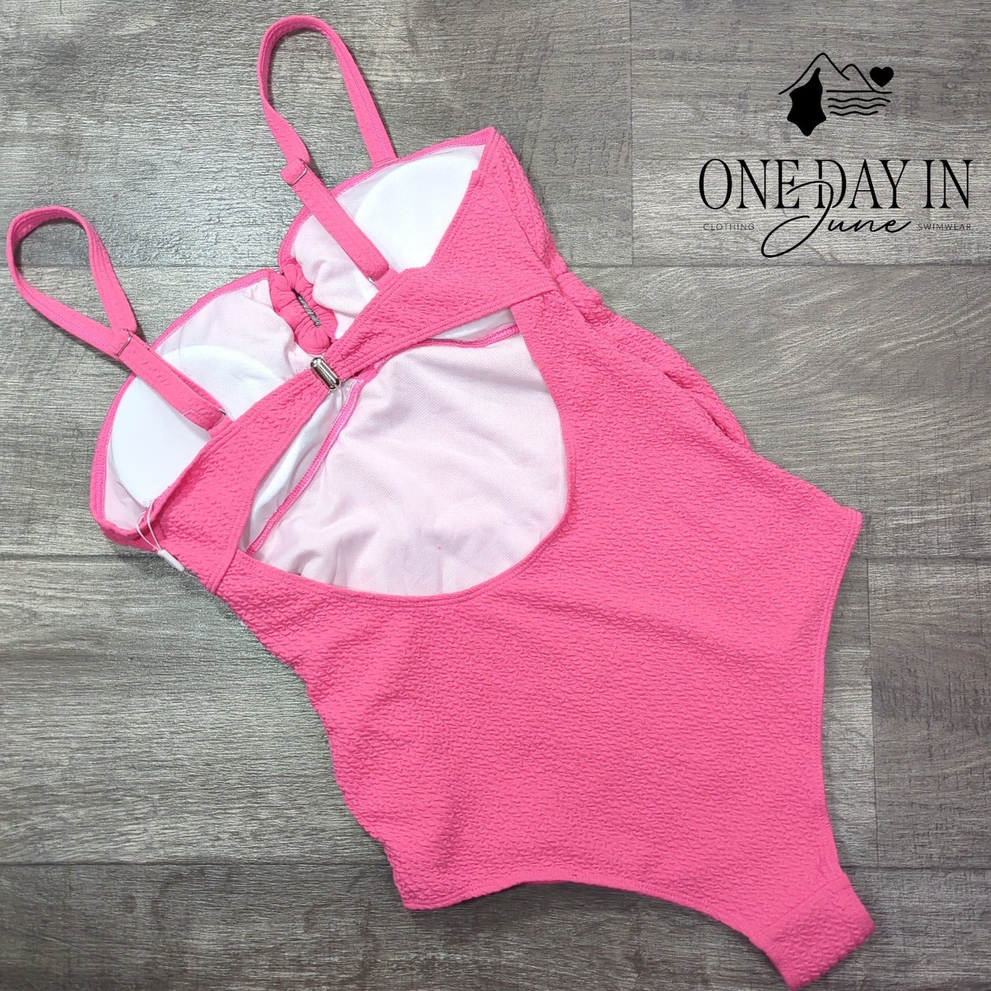 Maacie Textured One Piece Swimsuit Size M
