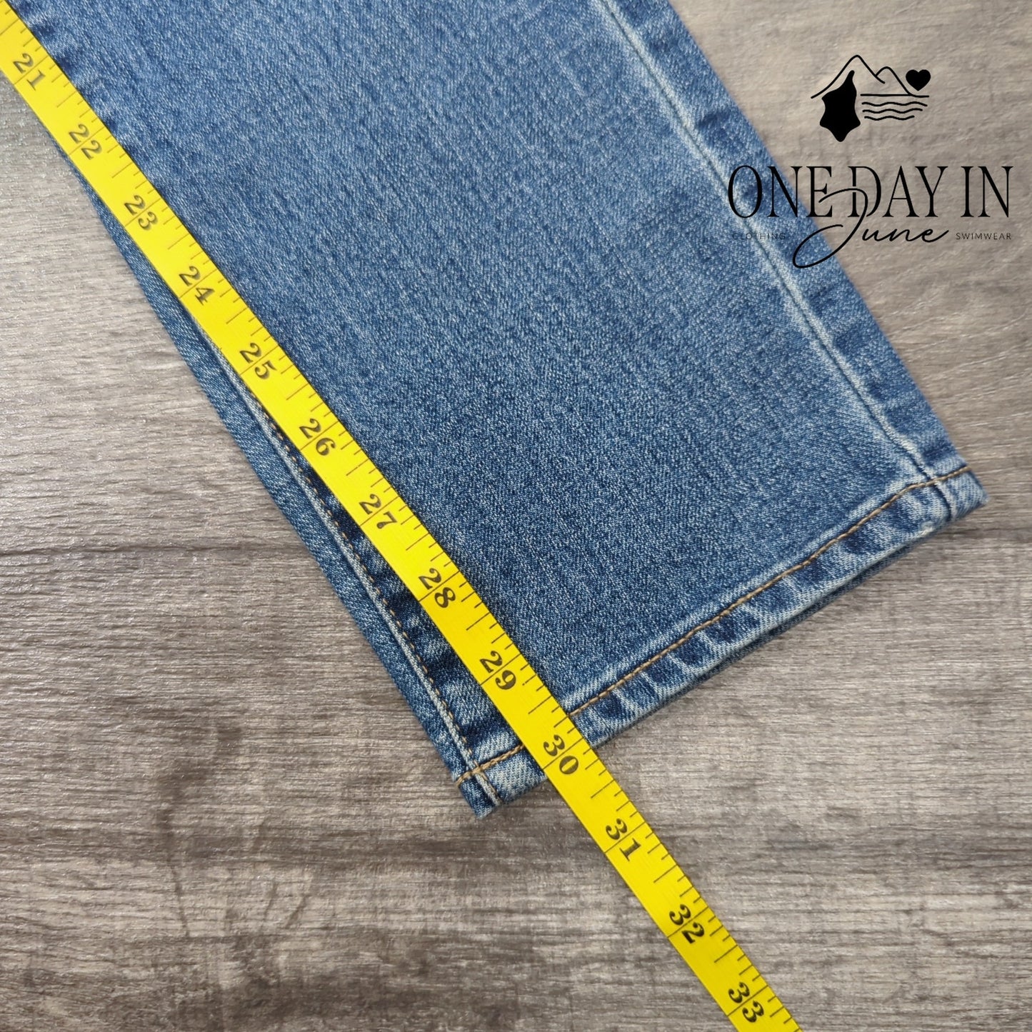 Old Navy Mid Rise Original Skinny Jeans Size 6