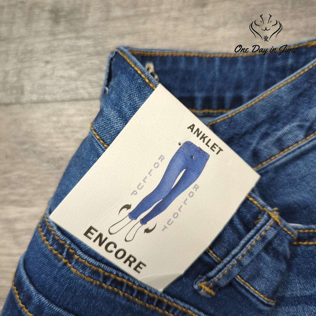 Encore Juniors Skinny Ankle Jeans Medium Wash Blue Stretch NWT Size 1