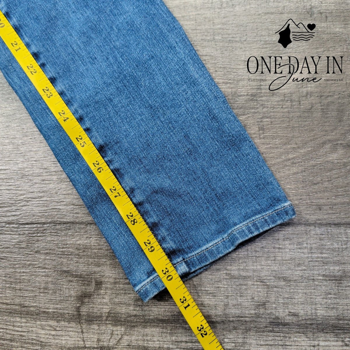 AG Adriano Goldschmied The Stilt Cigarette Leg Jeans Blue NWT $215 Size 4 (27)