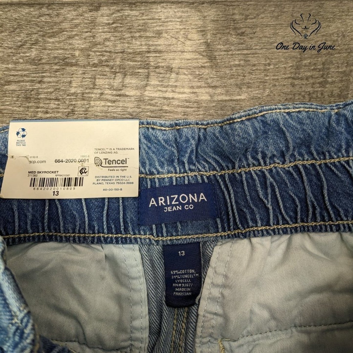 Arizona Jean Co. Juniors Highest Rise Mom Jeans Size 13