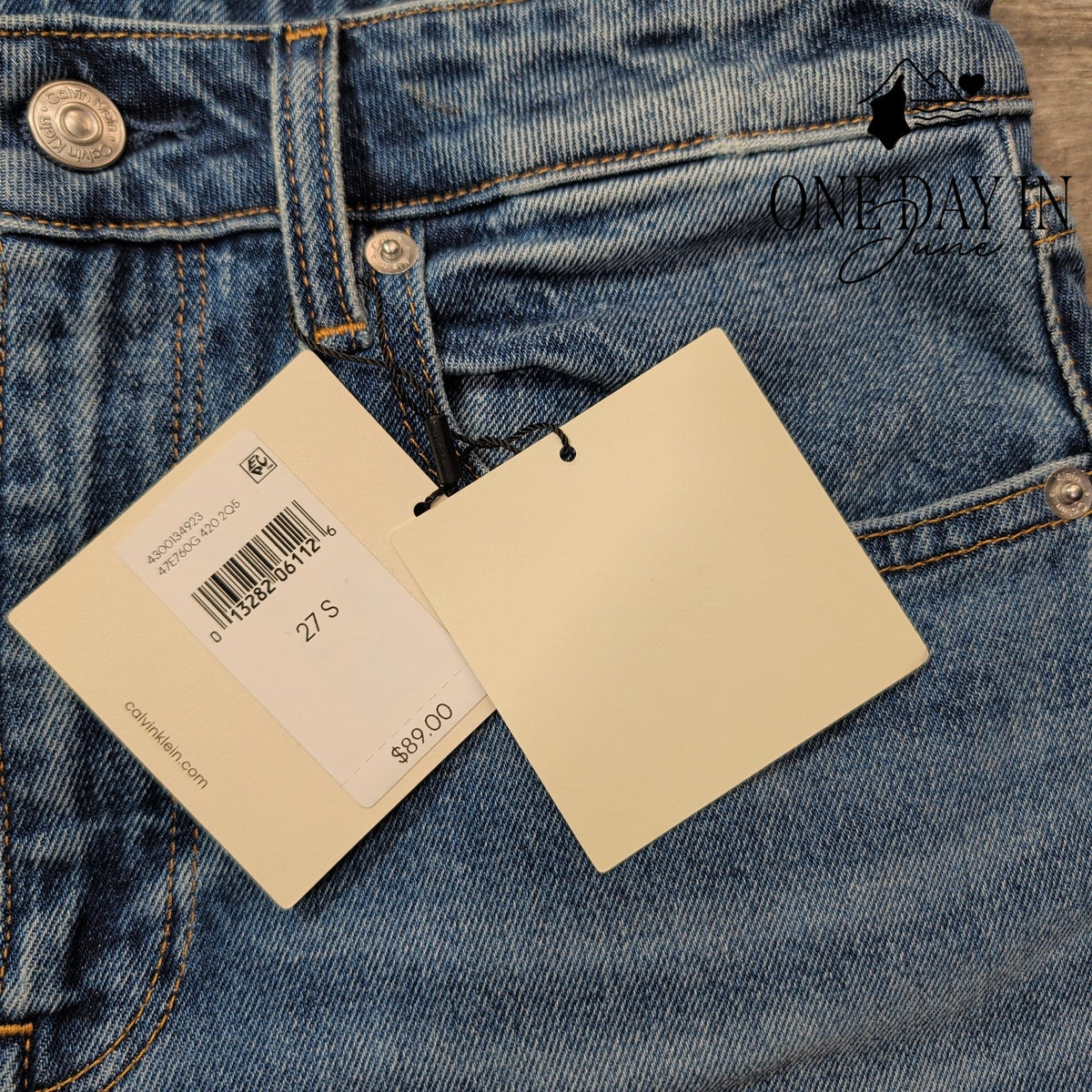 Calvin Klein High Rise Straight Leg Jeans Medium Wash NWT Size 4S (27S)