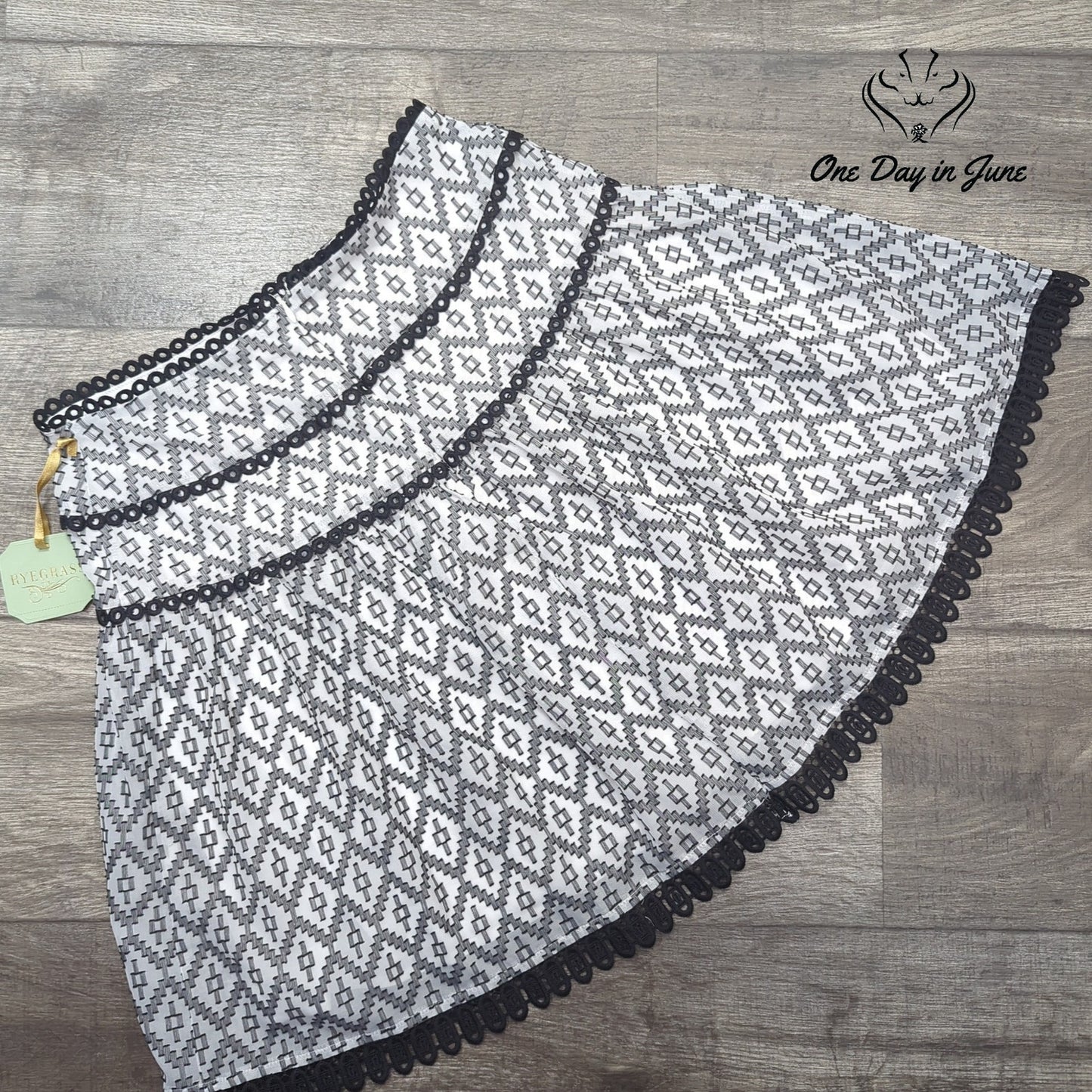 Ryegrass Black Pale Ecru Skirt Size 6