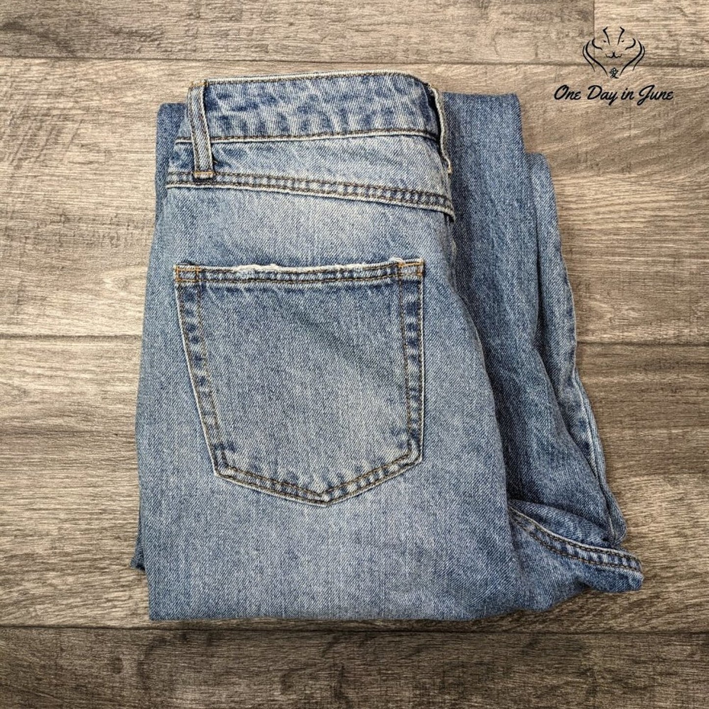 Arizona Jean Co. Juniors Highest Rise Mom Jeans Size 11