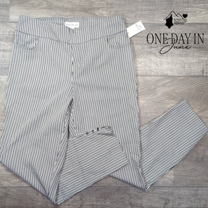 Southern Lady Pull On Cropped Pants Size 10