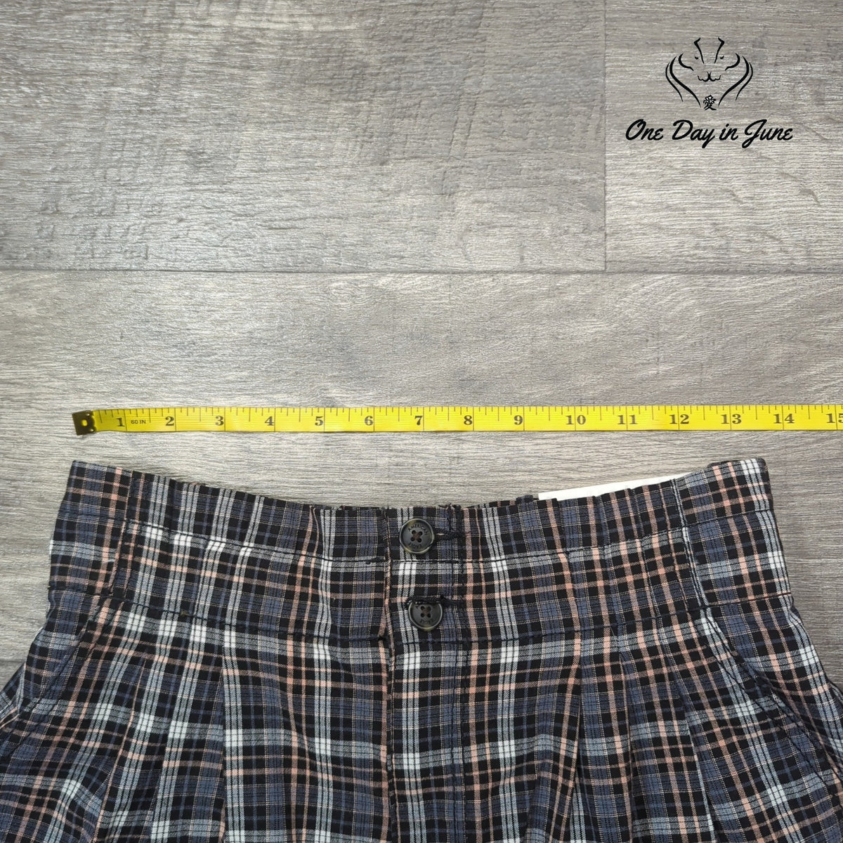 American Eagle Outfitters Mom Shorts High Rise Plaid Black Pink NWT Size 8