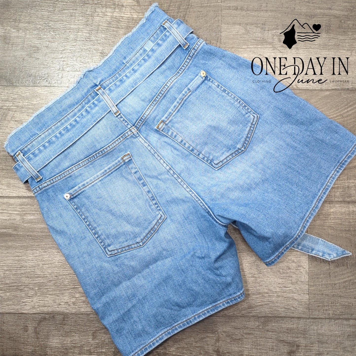 7 For All Mankind High Waist Belted Denim Shorts Size 29 (8)