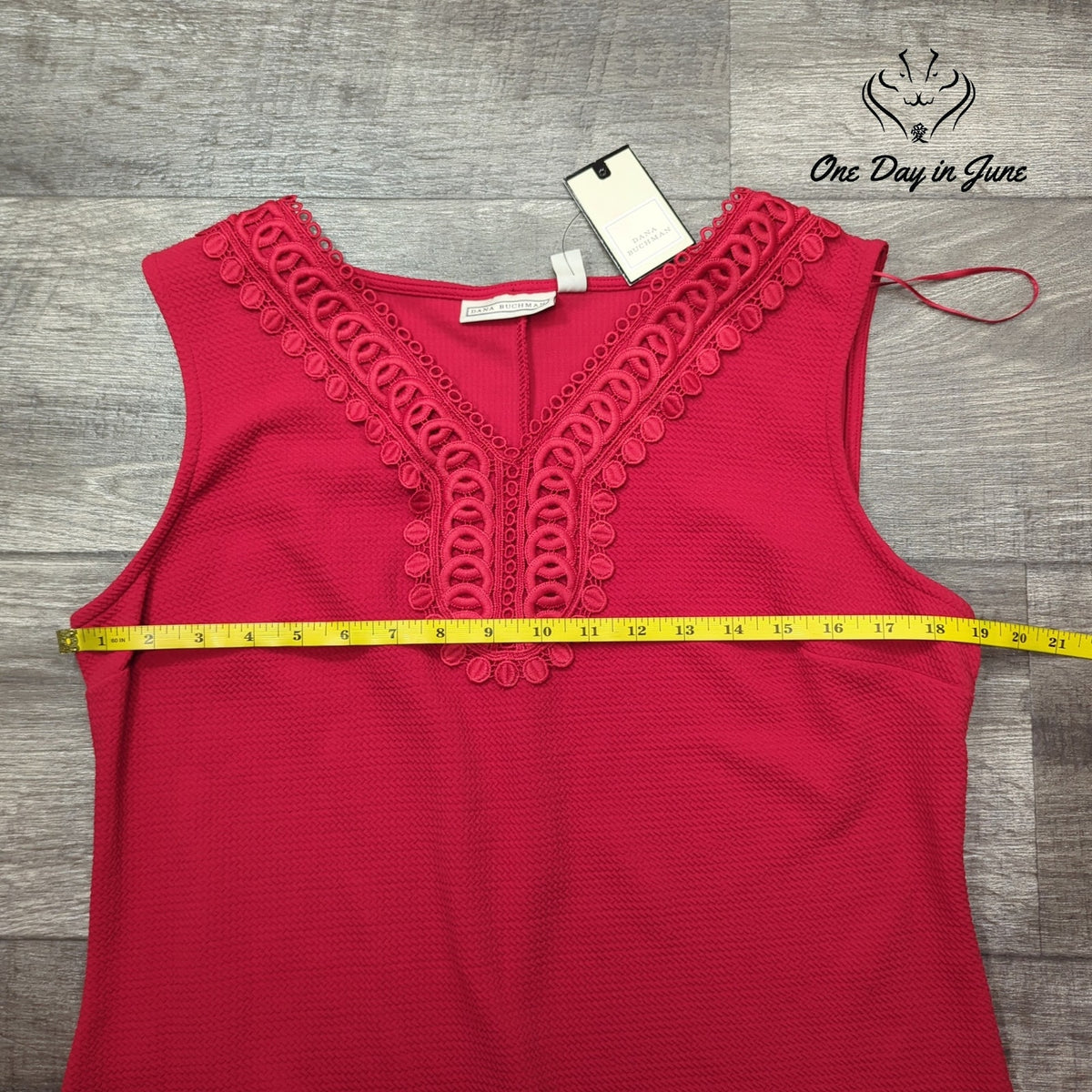 Dana Buchman Sleeveless Shift Dress Fashion Red Crochet V Neck NWT Size M