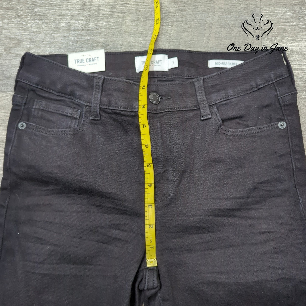 True Craft Mid Rise Distressed Skinny Jeans Juniors Black NWT Size 7