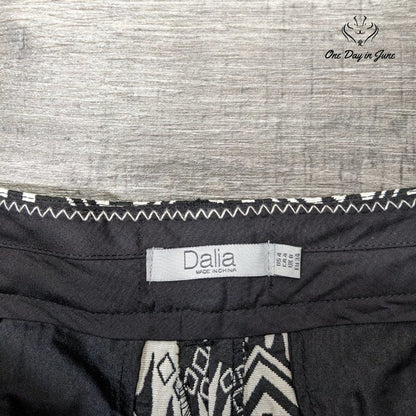 Dalia Collection Geometric Chino Shorts Size 4