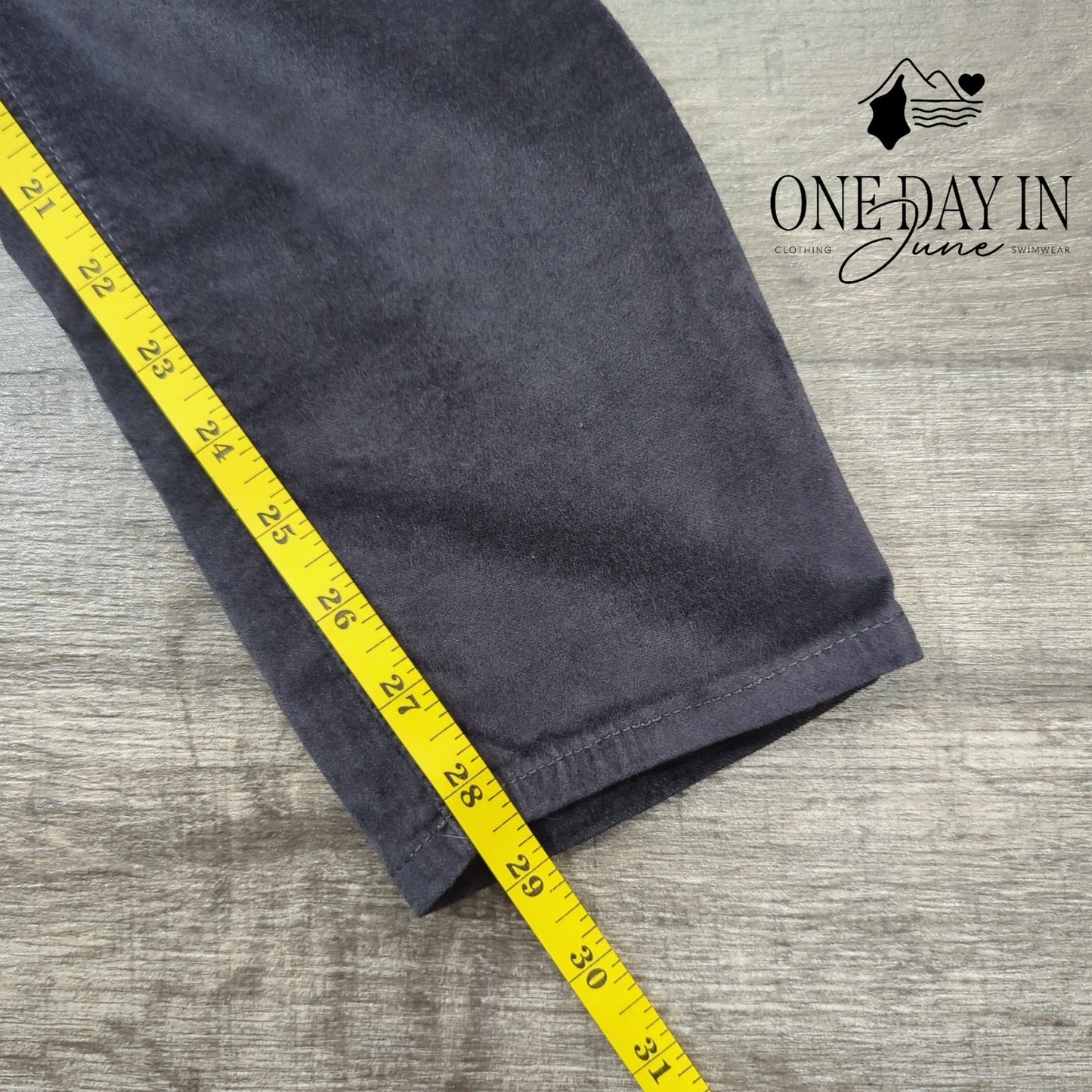 Old Navy Rockstar Super Skinny High Rise Velveteen Jeans Size 14