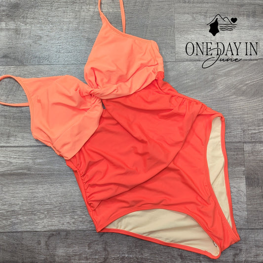 Cupshe Twist Front Keyhole One Piece Swimsuit Size L