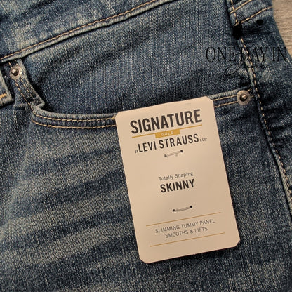Levi Strauss & Co Signature Gold Totally Shaping Skinny Jeans NWT Size 4