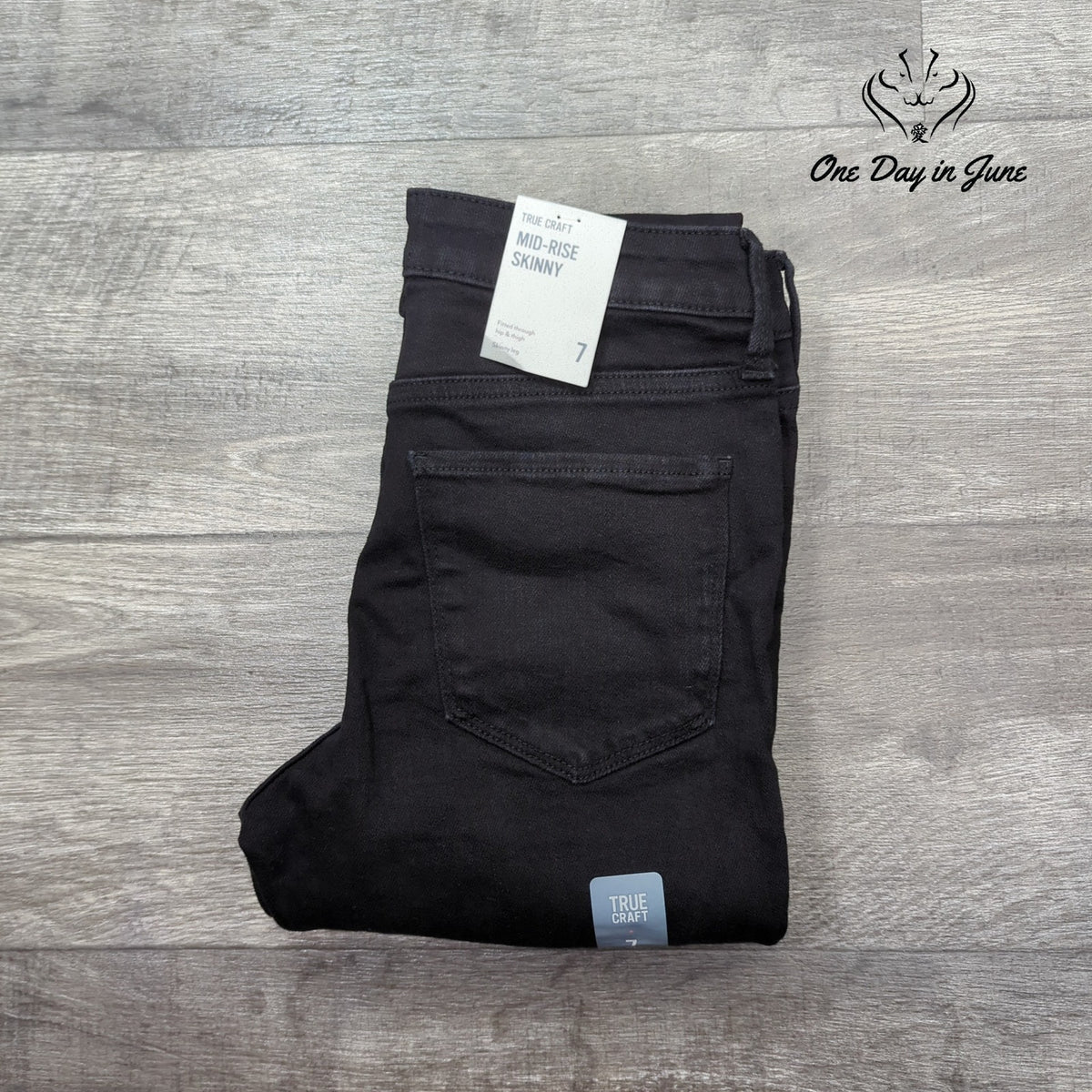 True Craft Mid Rise Distressed Skinny Jeans Juniors Black NWT Size 7