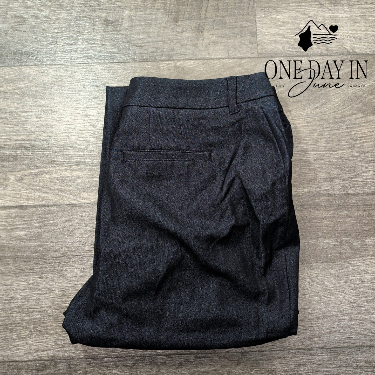 Chico's NWT Ultimate Indigo Carnegie Straight Pants Dark Size Chico's 1S (8S)