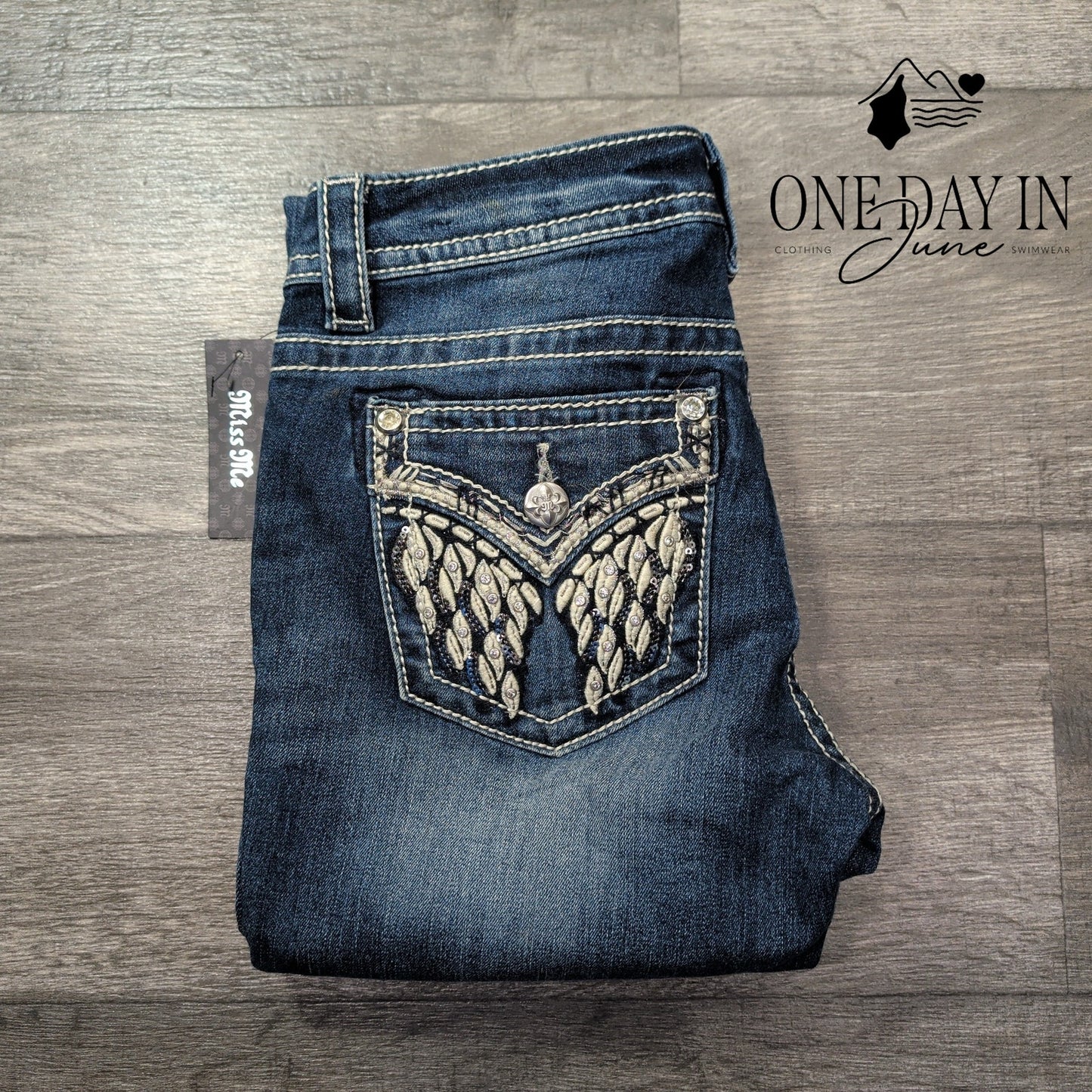 Miss Me Mid Rise Skinny Jeans Medium Blue Distressed NWT $109.50 Size 4 (27)
