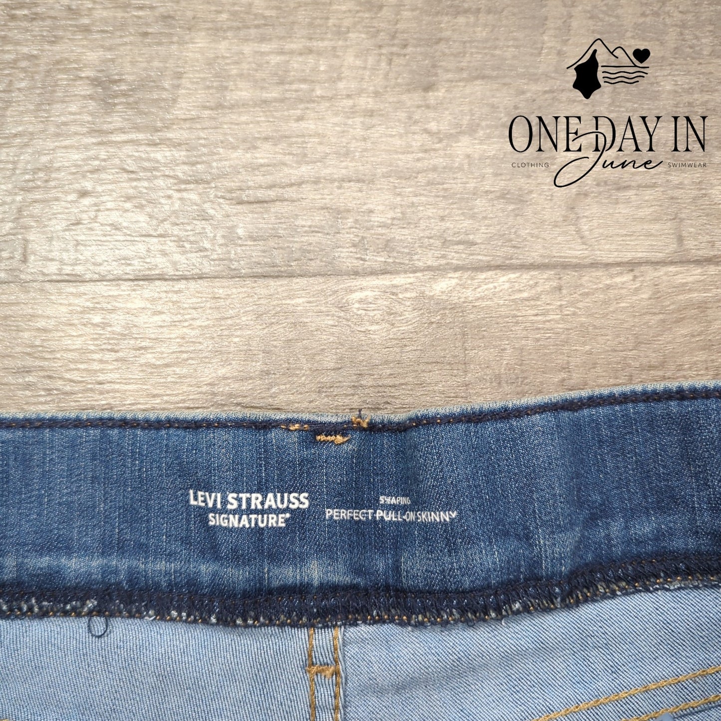 Levi Strauss & Co Perfect Pull On Skinny Jeans Size 6