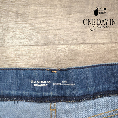 Levi Strauss & Co Perfect Pull On Skinny Jeans Size 6