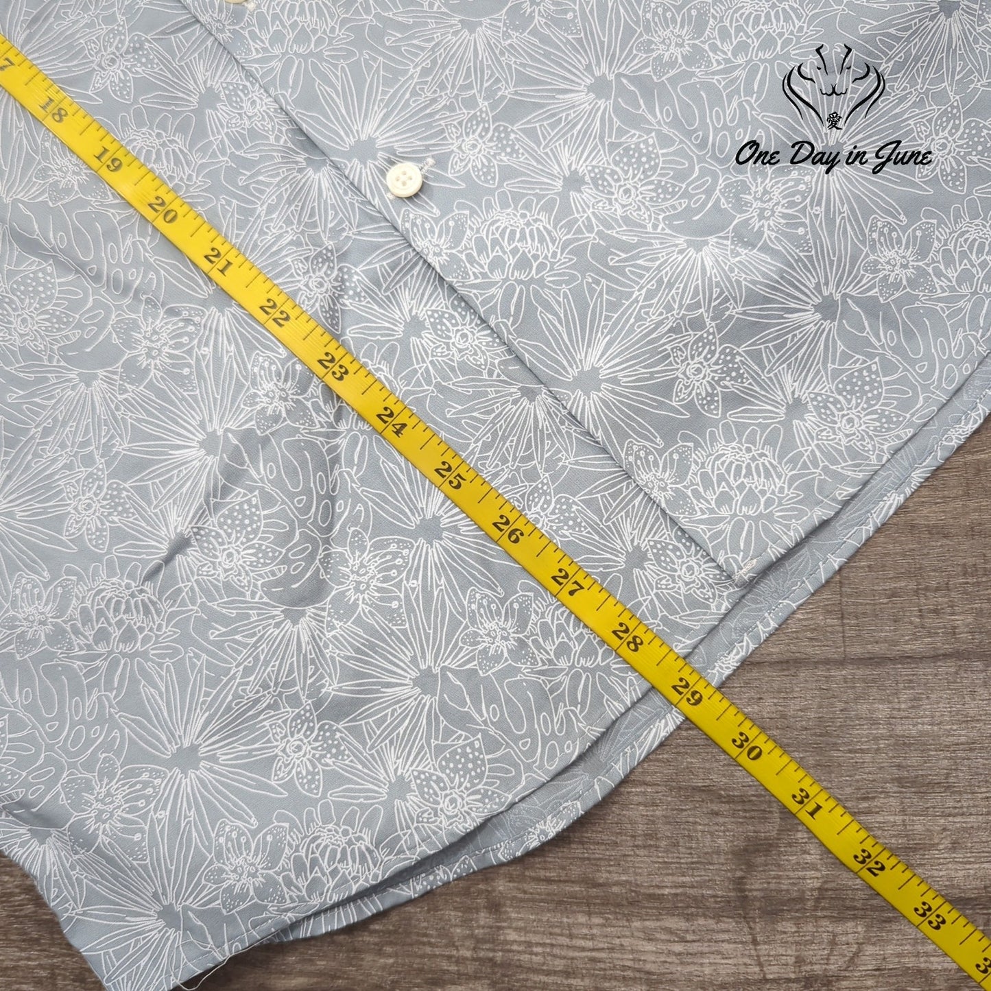 Egara Button Front Shirt Size M