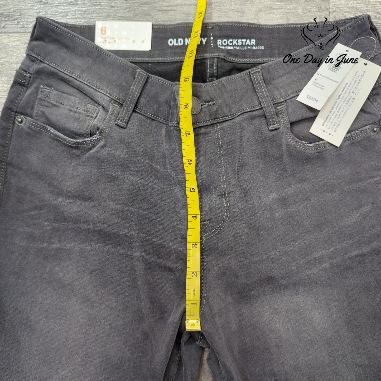 Old Navy Mid Rise Rockstar Jeans Size 6