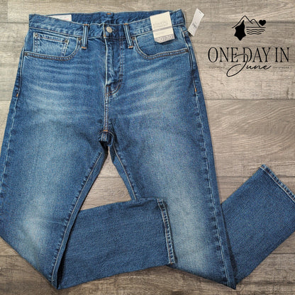 Gap Athletic Straight GapFlex Jeans Medium Indigo NWT Size 30X30