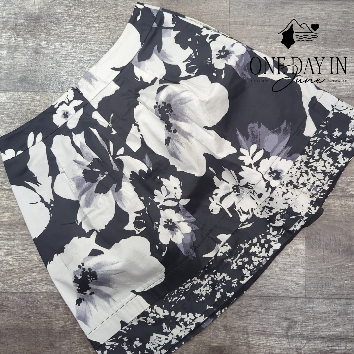 White House Black Market A Line Skirt Size 10