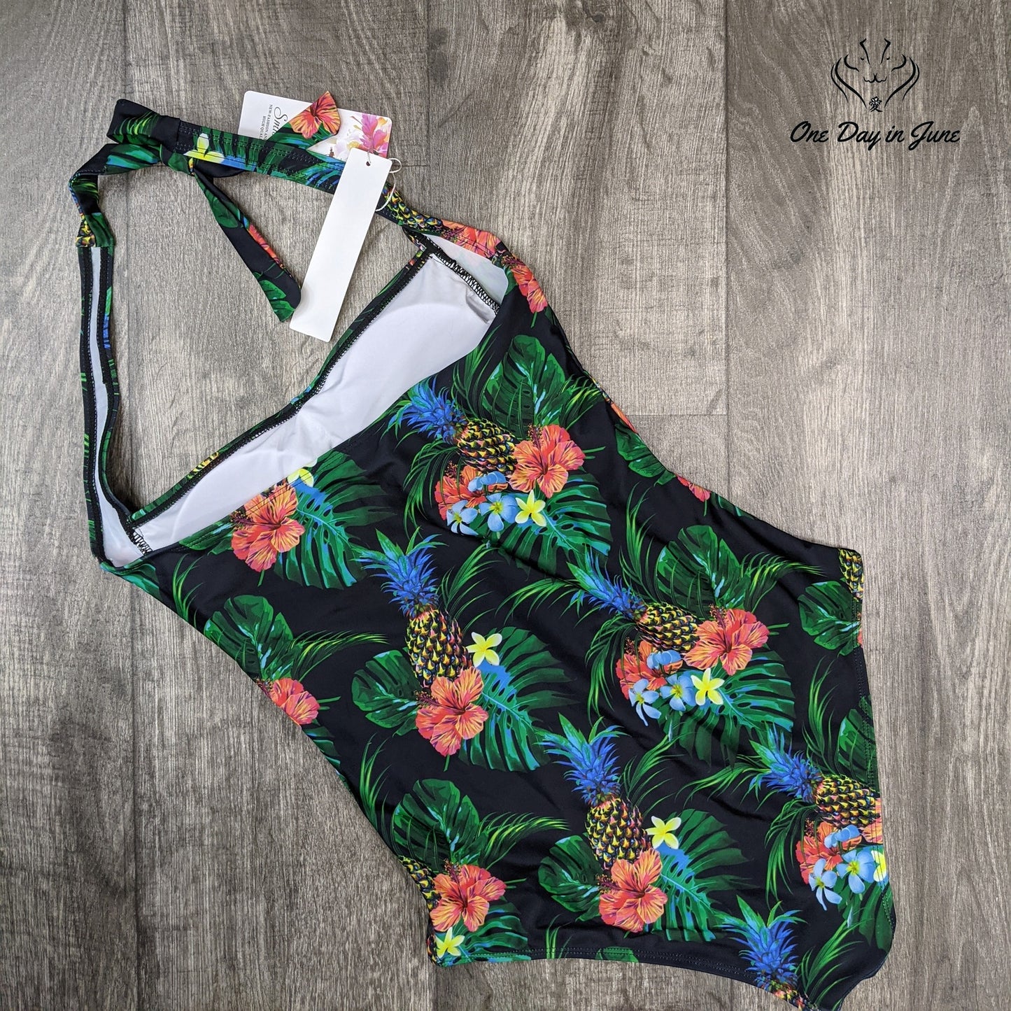 Smismivo Classic Halter One Piece Size M