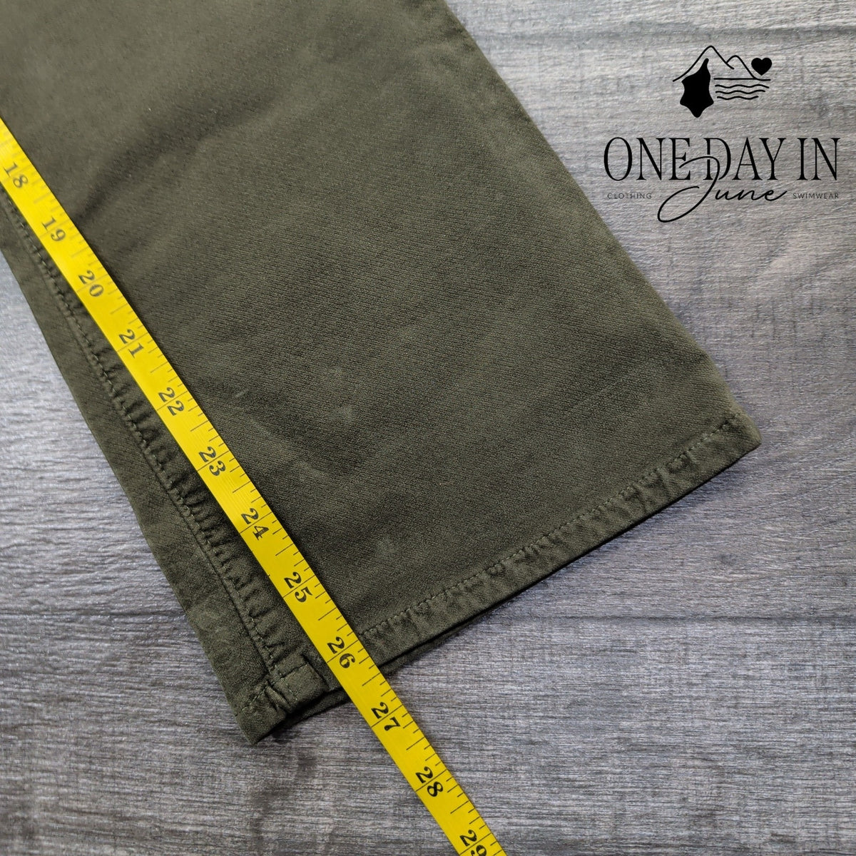AG Adriano Goldschmied Jodi Crop Velveteen Flare Pants Olive NWT $215 Size 4 (27