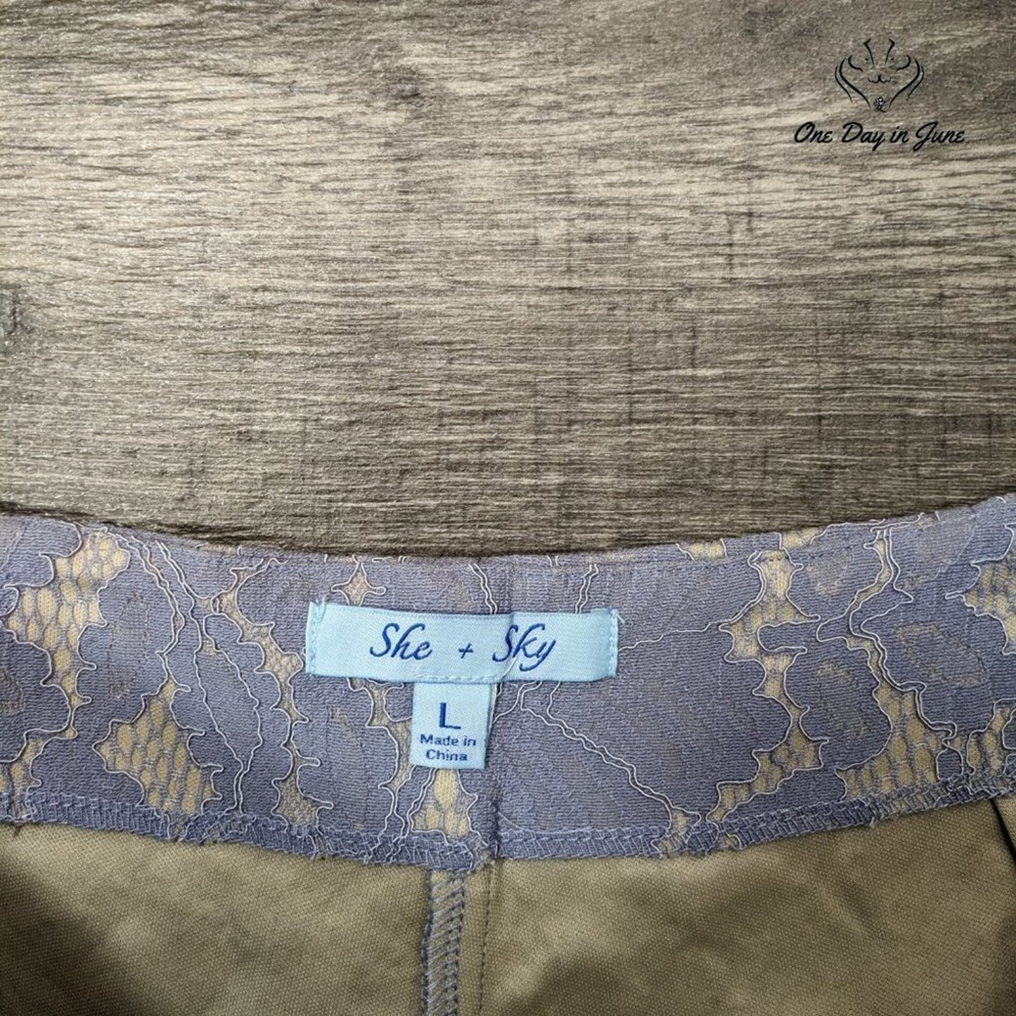 She + Sky Textured Shorts Size L