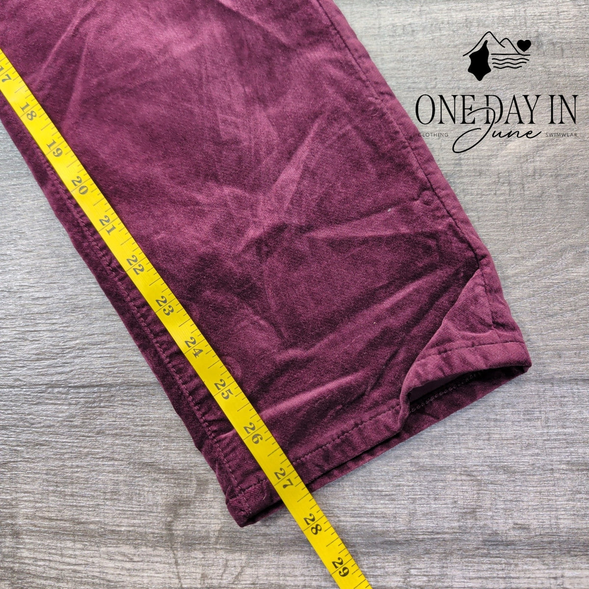 AG Adriano Goldschmied Velveteen Straight Leg Pants Burgundy NWT $215 Size 4