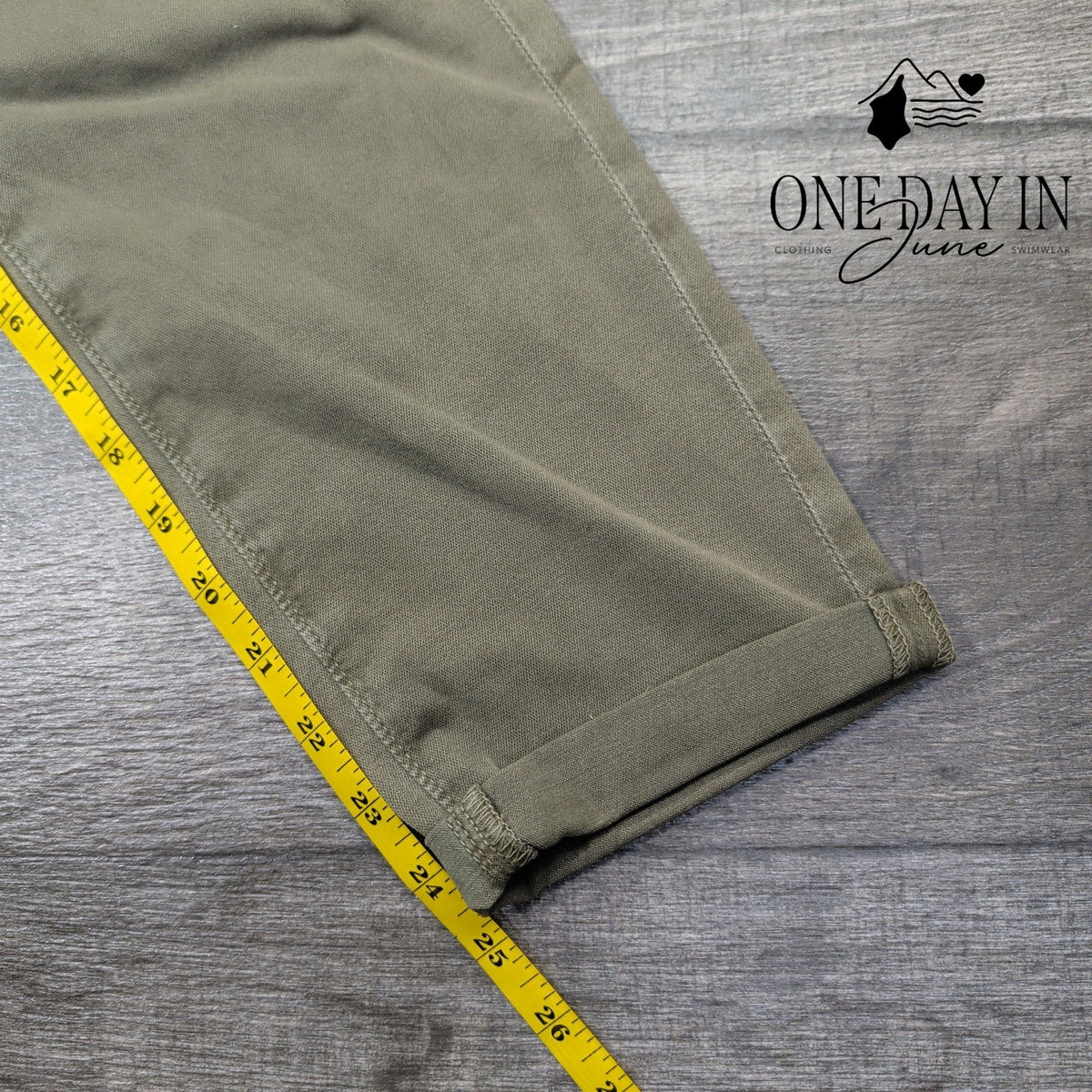 AG Adriano Goldschmied The Caden Tailored Trouser Pants Olive Green NWT Size 4