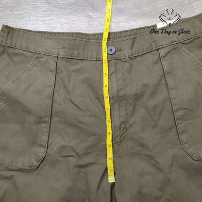 St. John's Bay Chino Shorts Size 40