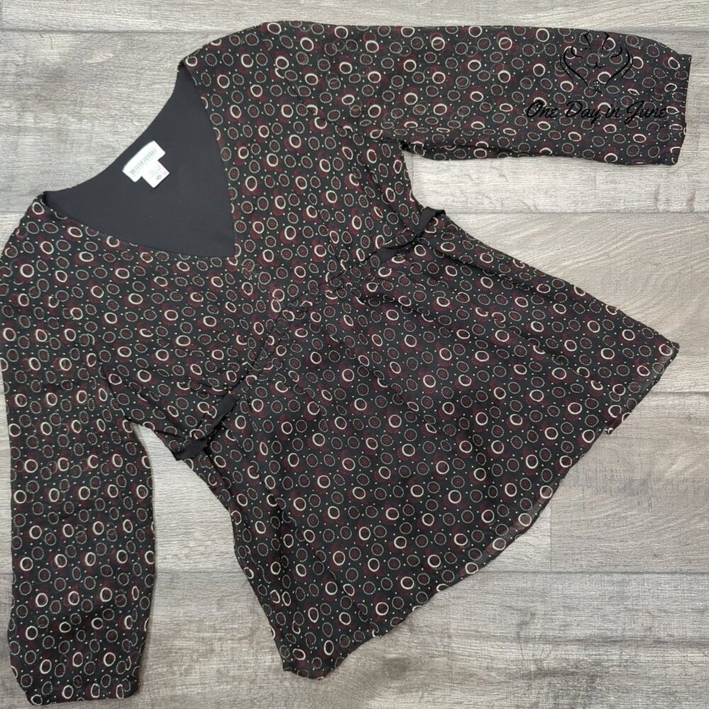 Motherhood Maternity 3/4 Sleeve Maternity Top Size M