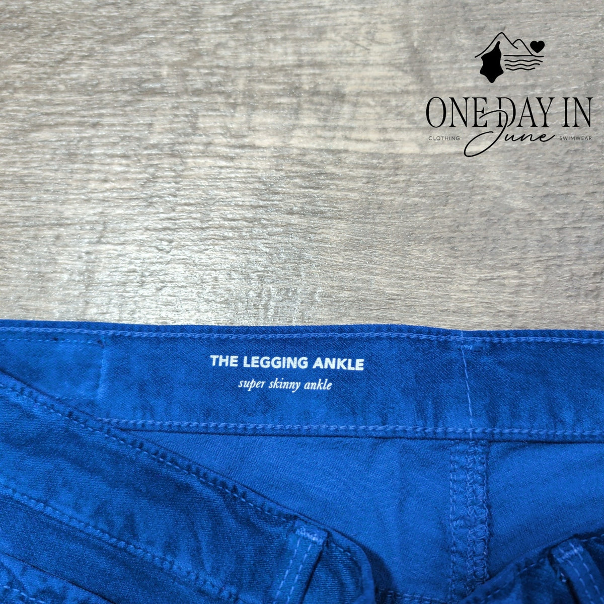 AG Adriano Goldschmied The Legging Ankle Blue Velveteen Jeans NWT Size 4 (27)