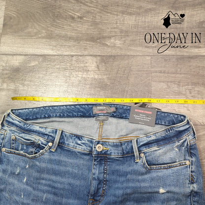 Torrid Boyfriend Straight Distressed Jeans Size 20S